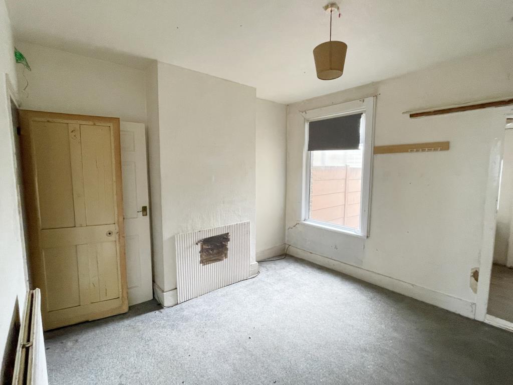 Lot: 5 - HOUSE FOR REFURBISHMENT -